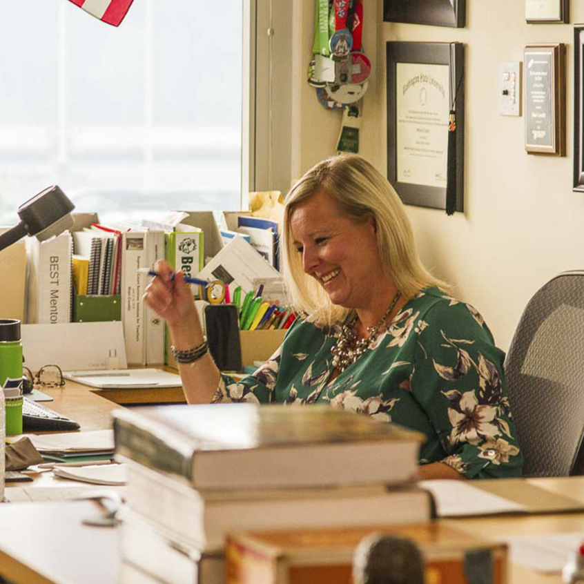 Shari teacher desk